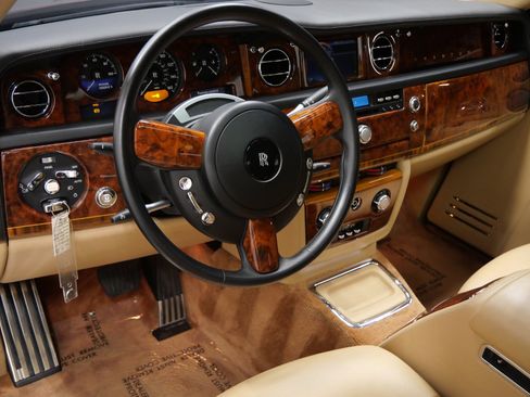 Used 2010 Rolls-Royce Phantom Sedan image 13