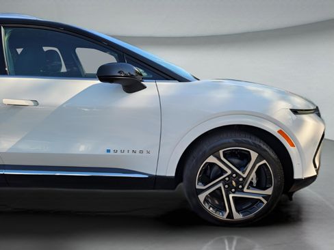 New 2026 Chevrolet Equinox EV LT image 22