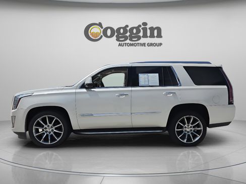 Used 2015 Cadillac Escalade Luxury AWD/4WD image 2
