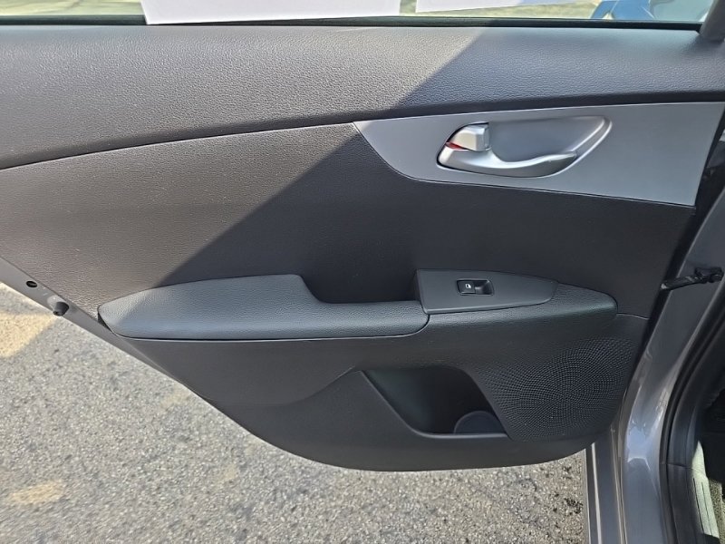 Used 2023 Kia Forte LXS w/ LXS Technology Package FWD image 25