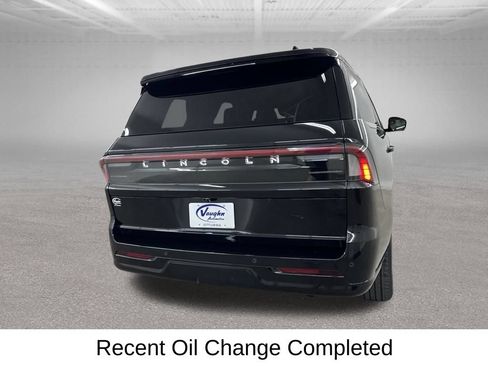 Used 2025 Lincoln Navigator Reserve AWD/4WD image 12