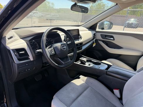 Used 2025 Nissan Rogue SV image 14