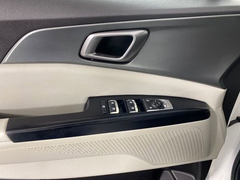 Certified 2022 Kia Carnival LX image 10