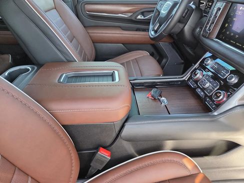 Used 2023 GMC Yukon Denali Ultimate w/ LPO, Floor Liner Package AWD/4WD image 33