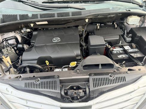 Used 2013 Toyota Sienna Limited w/ Premium Pkg image 42