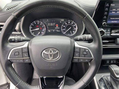 Used 2021 Toyota Highlander XLE image 33