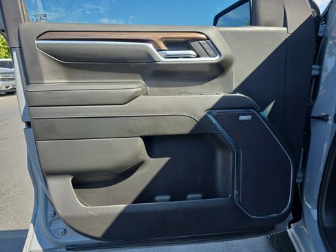 Used 2024 Chevrolet Silverado 1500 LT Trail Boss w/ LT Trail Boss Premium Package AWD/4WD image 9