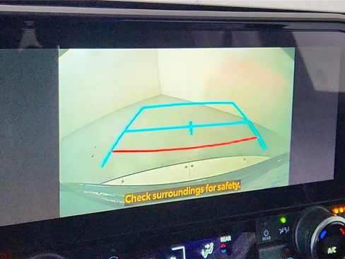 Used 2023 Toyota Highlander XLE image 46