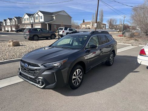 Used 2023 Subaru Outback Premium image 10