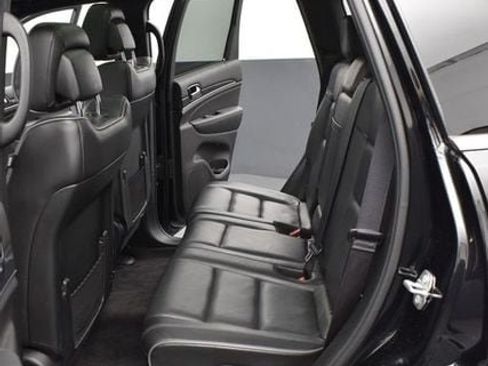 Used 2019 Jeep Grand Cherokee Overland AWD/4WD image 8