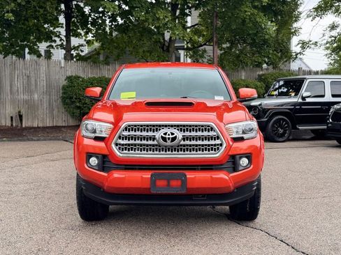 Used 2016 Toyota Tacoma TRD Sport w/ Towing Package AWD/4WD image 9