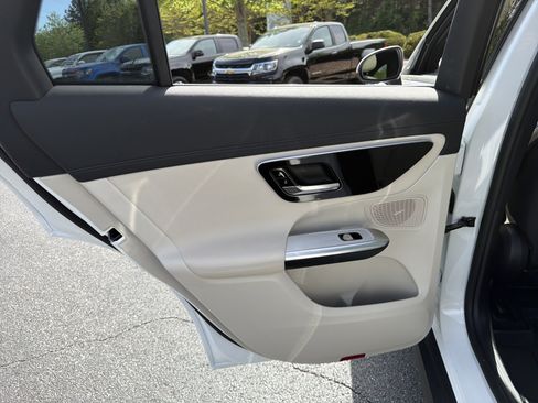 Used 2025 Mercedes-Benz GLC 350e 4MATIC image 22