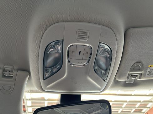 Used 2019 Jeep Compass Latitude FWD image 24