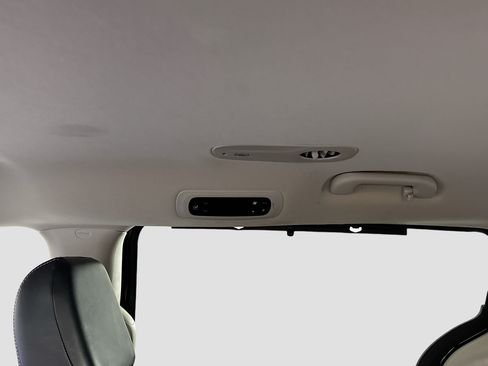 Used 2024 Chrysler Pacifica Touring-L FWD image 26