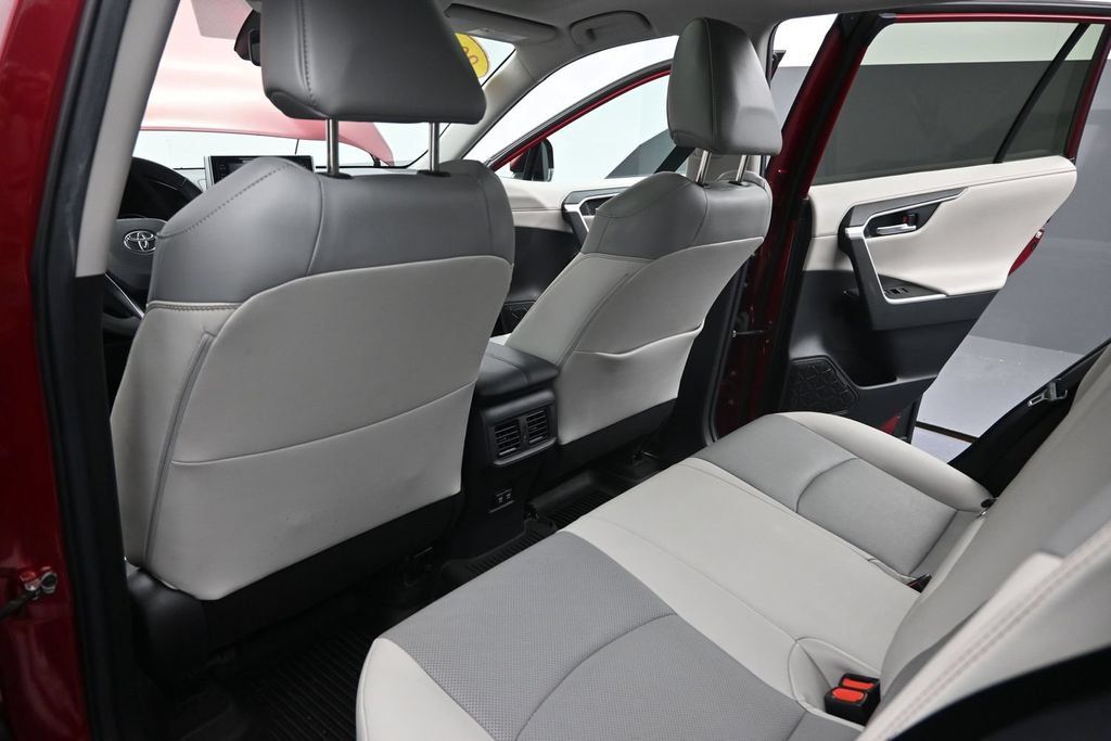 Used 2019 Toyota RAV4 Limited w/ Cold Weather Package AWD/4WD image 15