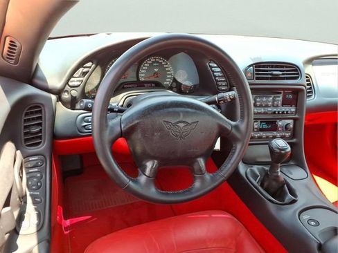 Used 2004 Chevrolet Corvette Convertible w/ Preferred Equipment Group RWD image 7