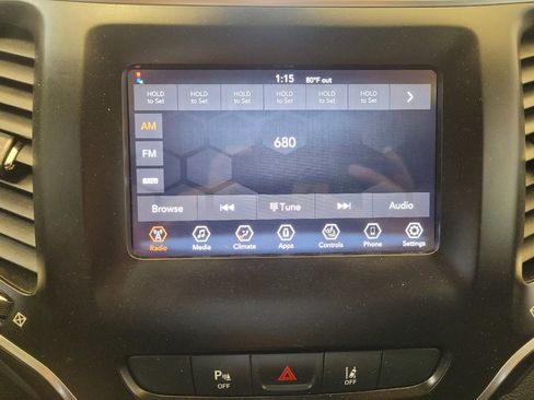 Used 2020 Jeep Cherokee Latitude Plus w/ Cold Weather Group AWD/4WD image 25