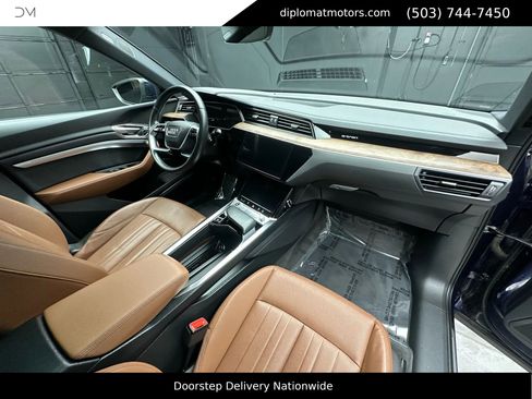 Used 2022 Audi e-tron Premium Plus w/ Premium Plus Package image 19