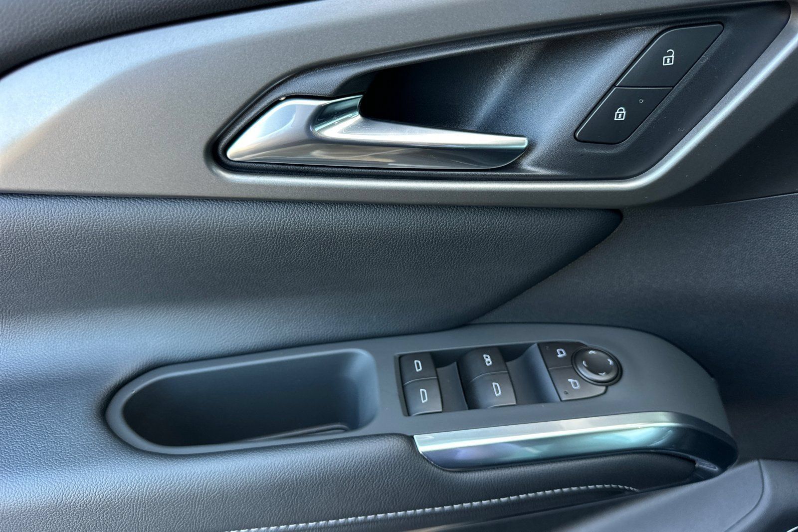 New 2026 Chevrolet Traverse LT w/ Enhanced Driving Package FWD image 11