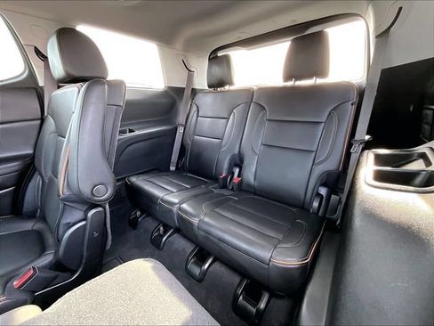 Used 2023 GMC Acadia AT4 w/ Preferred Package AWD/4WD image 17