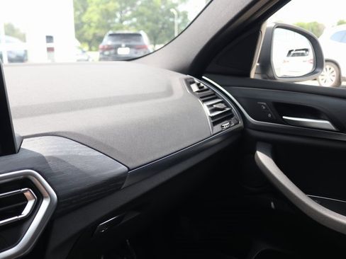 Used 2025 BMW X4 xDrive30i image 21