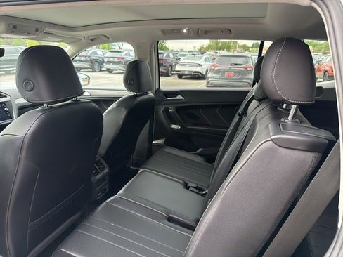 Used 2022 Volkswagen Tiguan SE w/ Panoramic Sunroof Package image 20