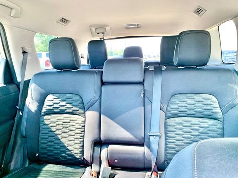 Used 2022 Nissan Pathfinder SV FWD image 37