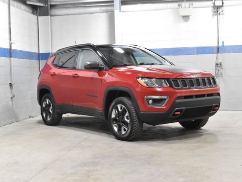 Used 2017 Jeep Compass Trailhawk w/ Leather Interior Group AWD/4WD image 29