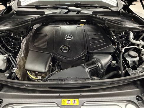 Used 2025 Mercedes-Benz GLC 350e 4MATIC image 41