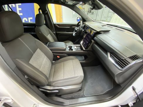 Used 2025 GMC Acadia Elevation image 27