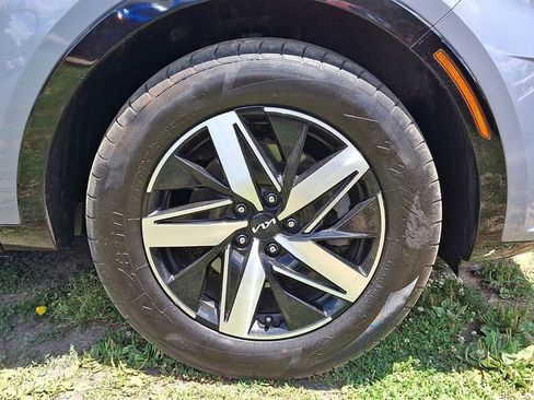 Certified 2022 Kia Sorento S w/ Panoramic Sunroof Package FWD image 8