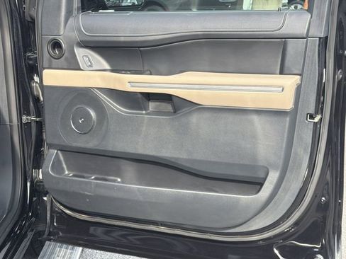 Used 2022 Ford Expedition Max Limited image 14
