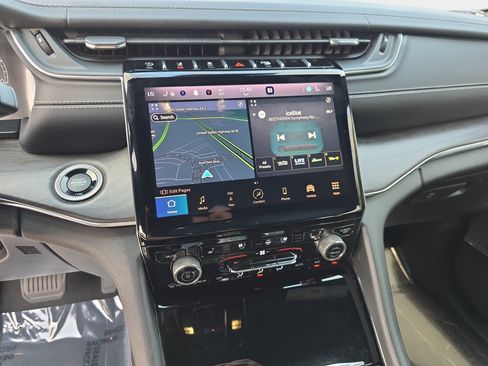Certified 2023 Jeep Grand Cherokee Overland AWD/4WD image 18
