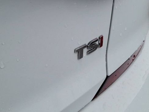 Used 2017 Volkswagen Passat 1.8T R-Line FWD image 9