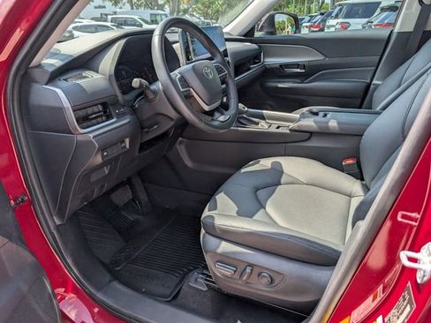Used 2024 Toyota Grand Highlander FWD image 11