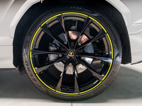 Used 2022 Lamborghini Urus image 42