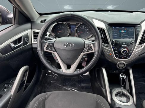 Used 2017 Hyundai Veloster FWD image 28