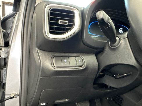 Used 2025 Hyundai Venue SEL FWD image 34