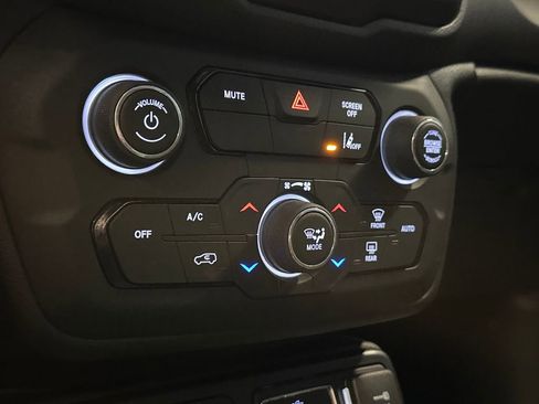 Used 2023 Jeep Renegade Latitude image 14