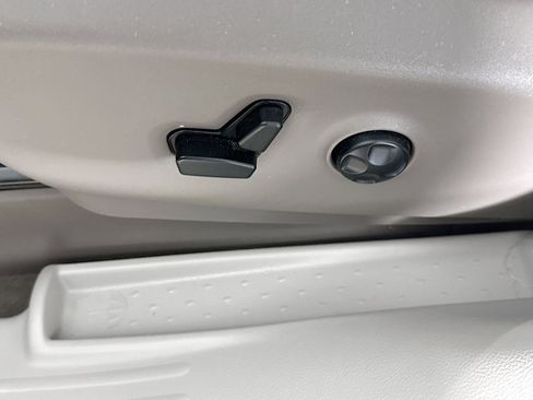 Used 2018 Chrysler Pacifica Touring Plus FWD image 24