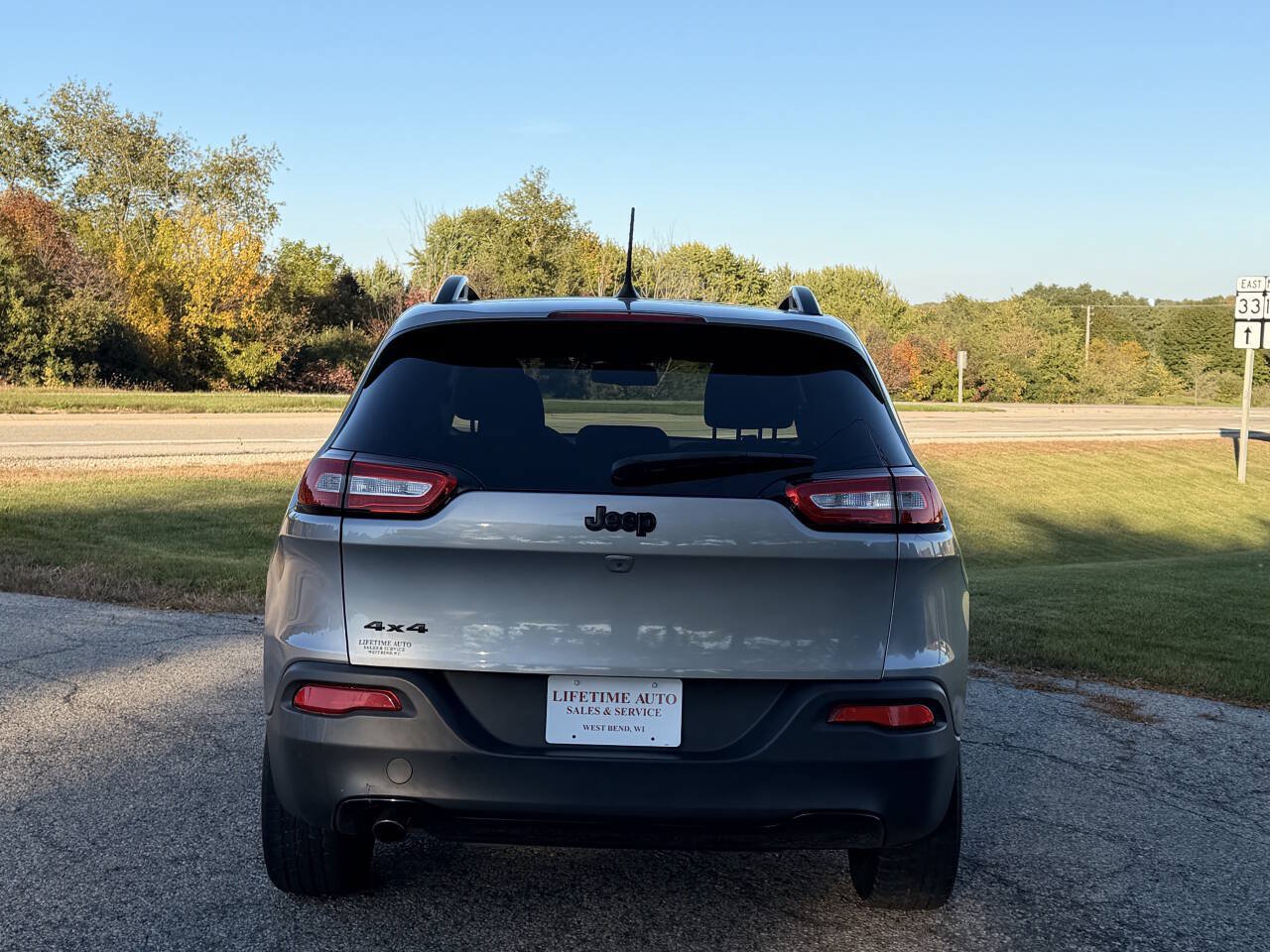 Used 2016 Jeep Cherokee Sport w/ Cold Weather Group AWD/4WD image 4
