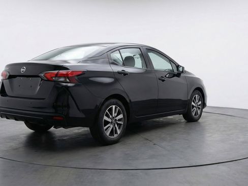 Used 2025 Nissan Versa SV image 9