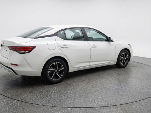 Used 2025 Nissan Sentra SV FWD image 9