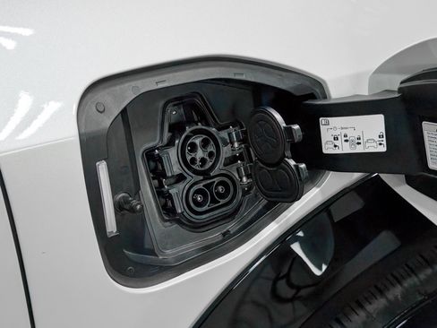 Used 2024 Nissan Ariya AWD image 5
