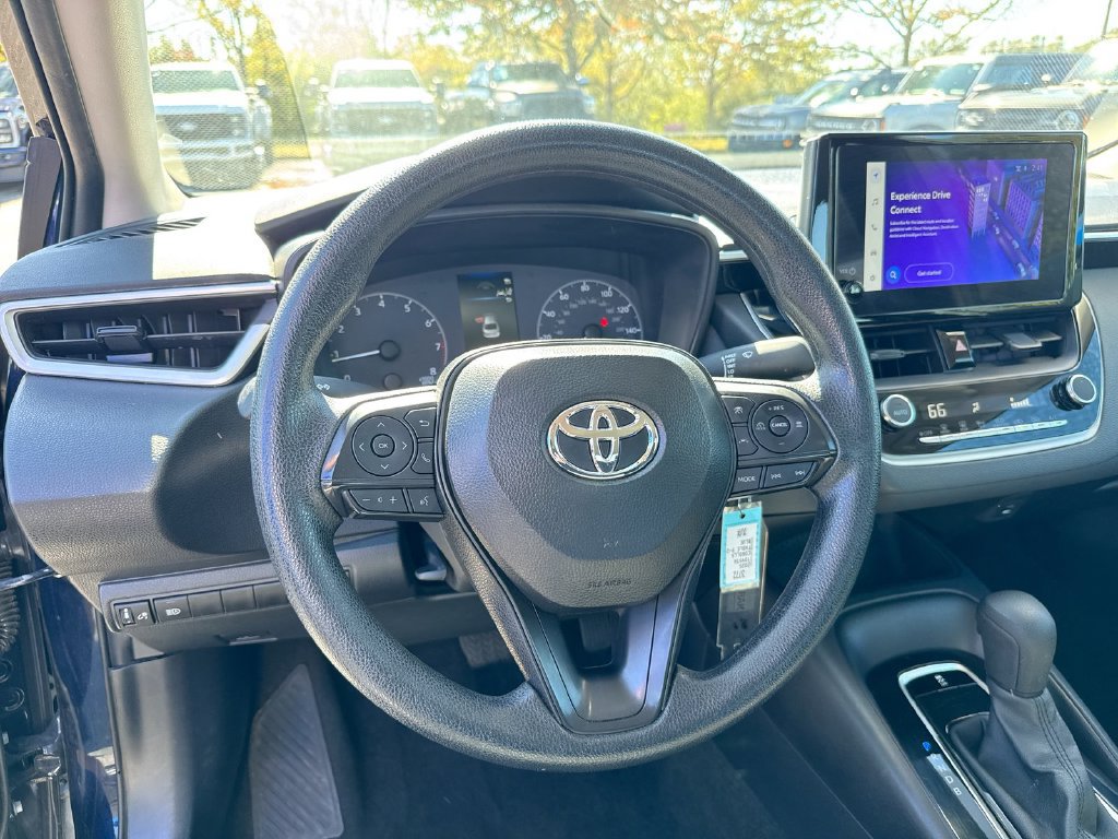 Used 2025 Toyota Corolla LE FWD image 11