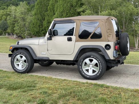 Used 2004 Jeep Wrangler 4WD w/ Dual Top Group image 2