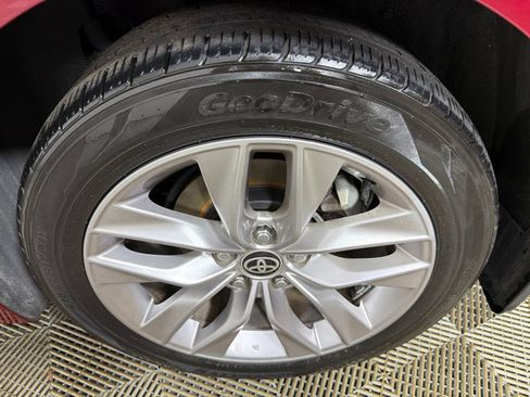 Used 2020 Toyota Avalon XLE FWD image 19