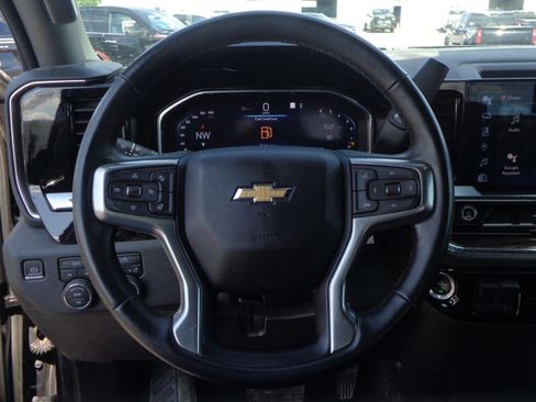 Used 2023 Chevrolet Silverado 1500 LT AWD/4WD image 9