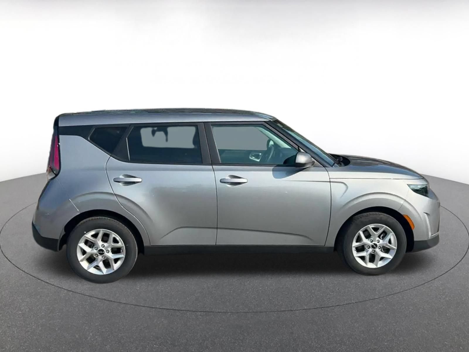Used 2025 Kia Soul LX w/ LX Technology Package FWD image 15