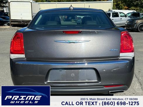 Used 2017 Chrysler 300 Limited w/ Value Package image 6